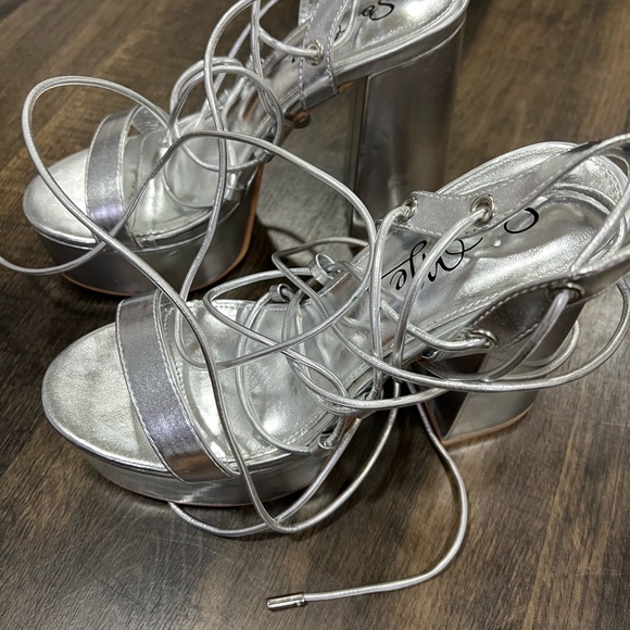 Metallic lace up block heels sz 8 - Picture 4 of 4